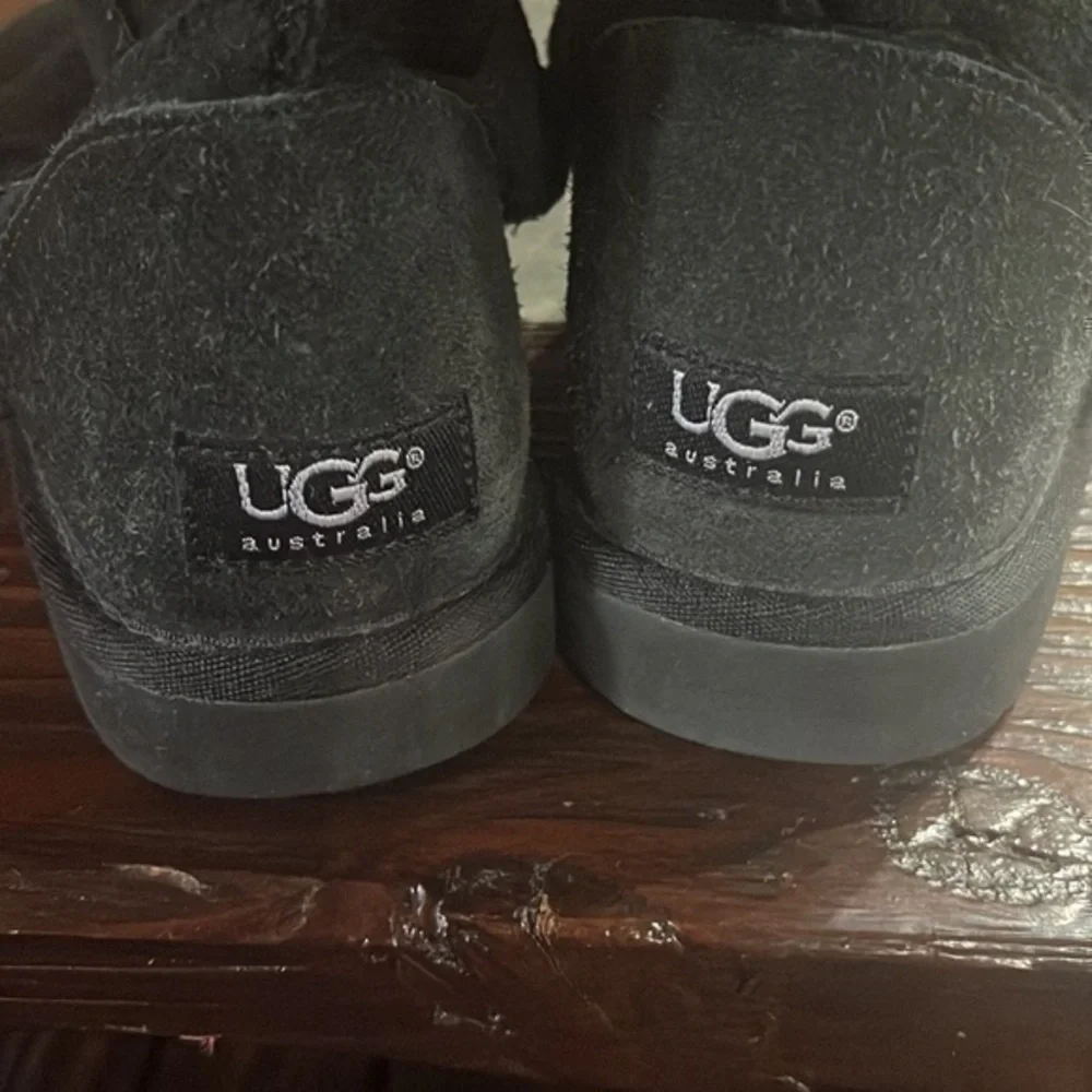 Black Uggs Size 8